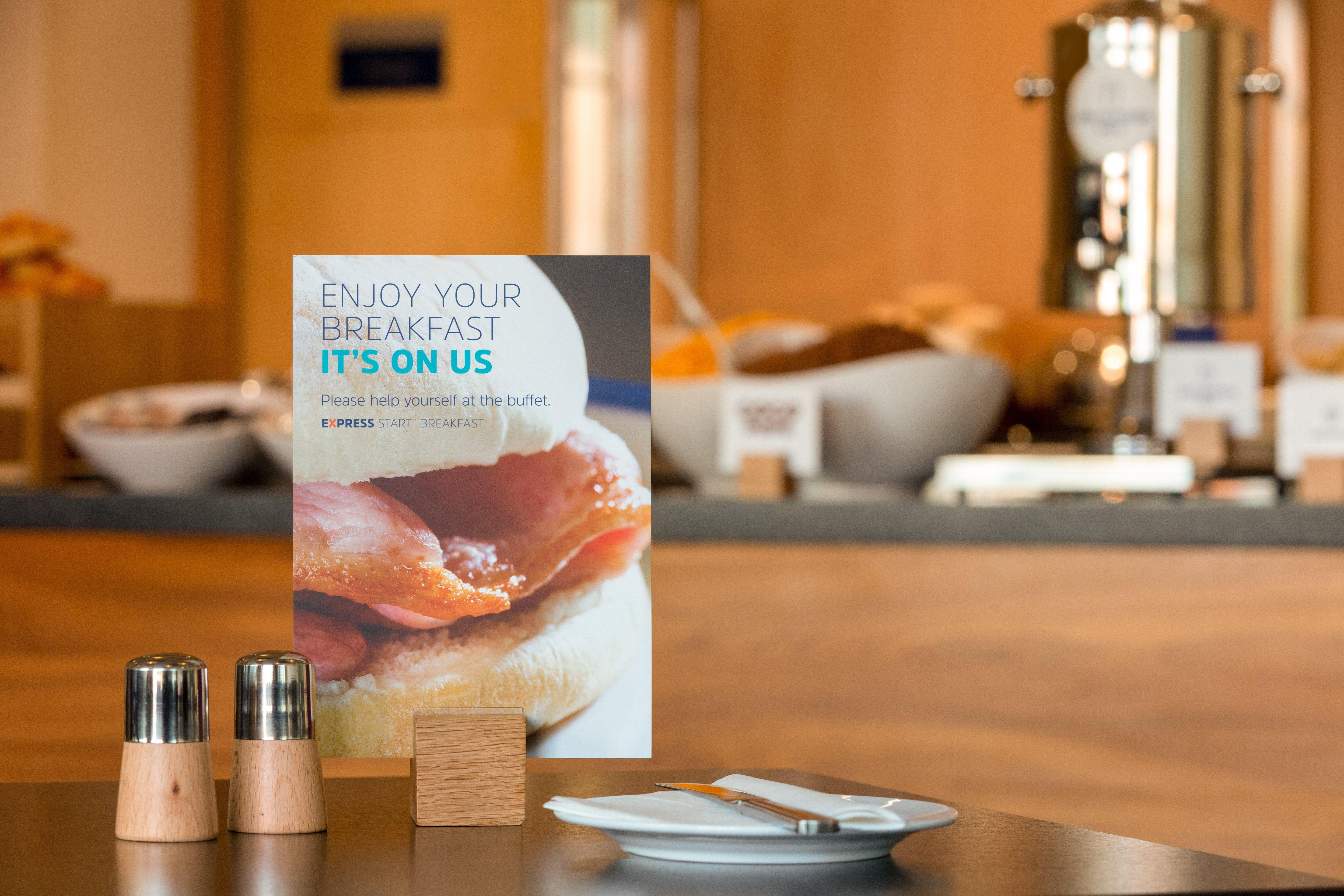 Holiday Inn Express Birmingham Redditch By Ihg Extérieur photo