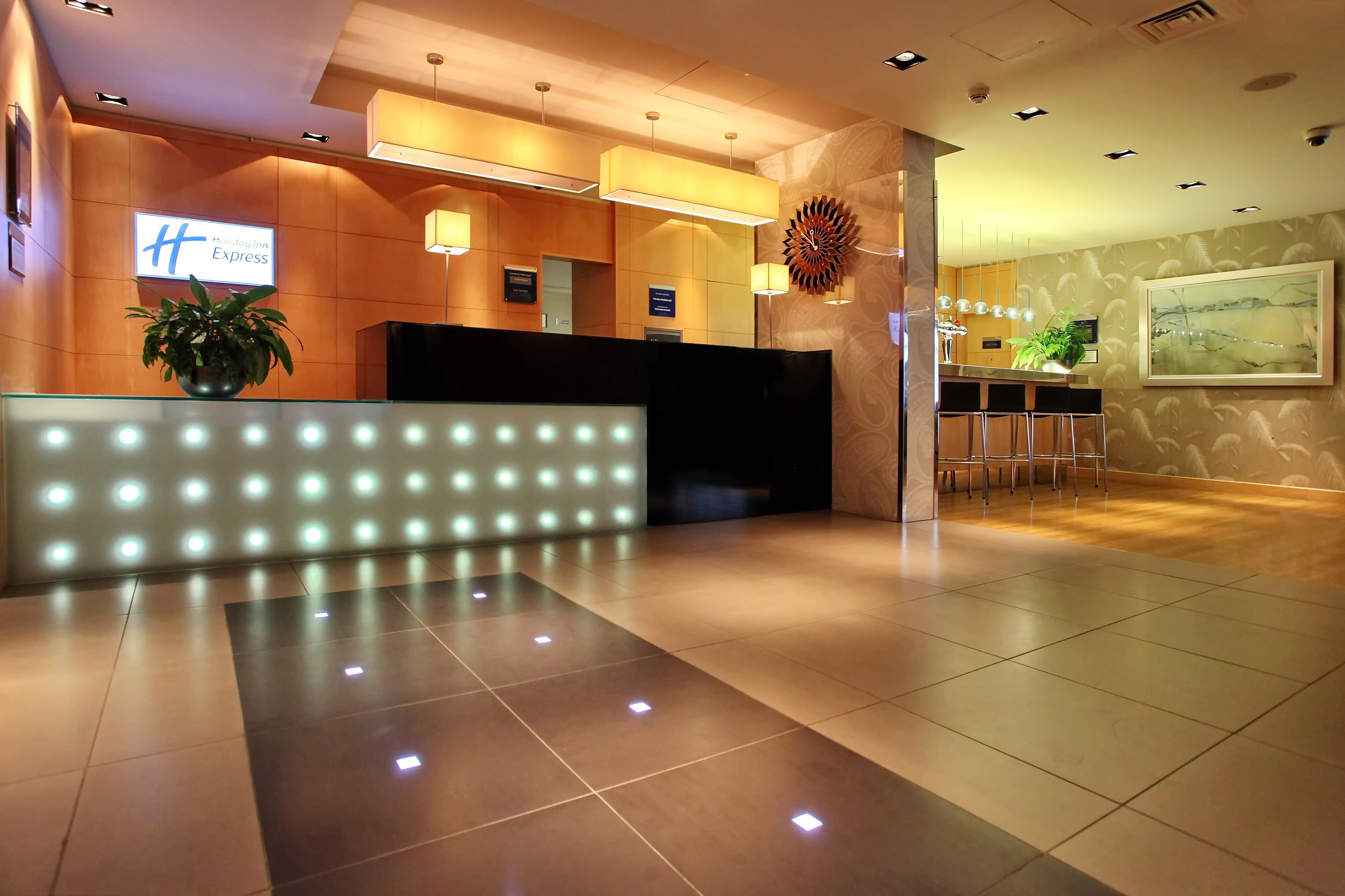 Holiday Inn Express Birmingham Redditch By Ihg Extérieur photo