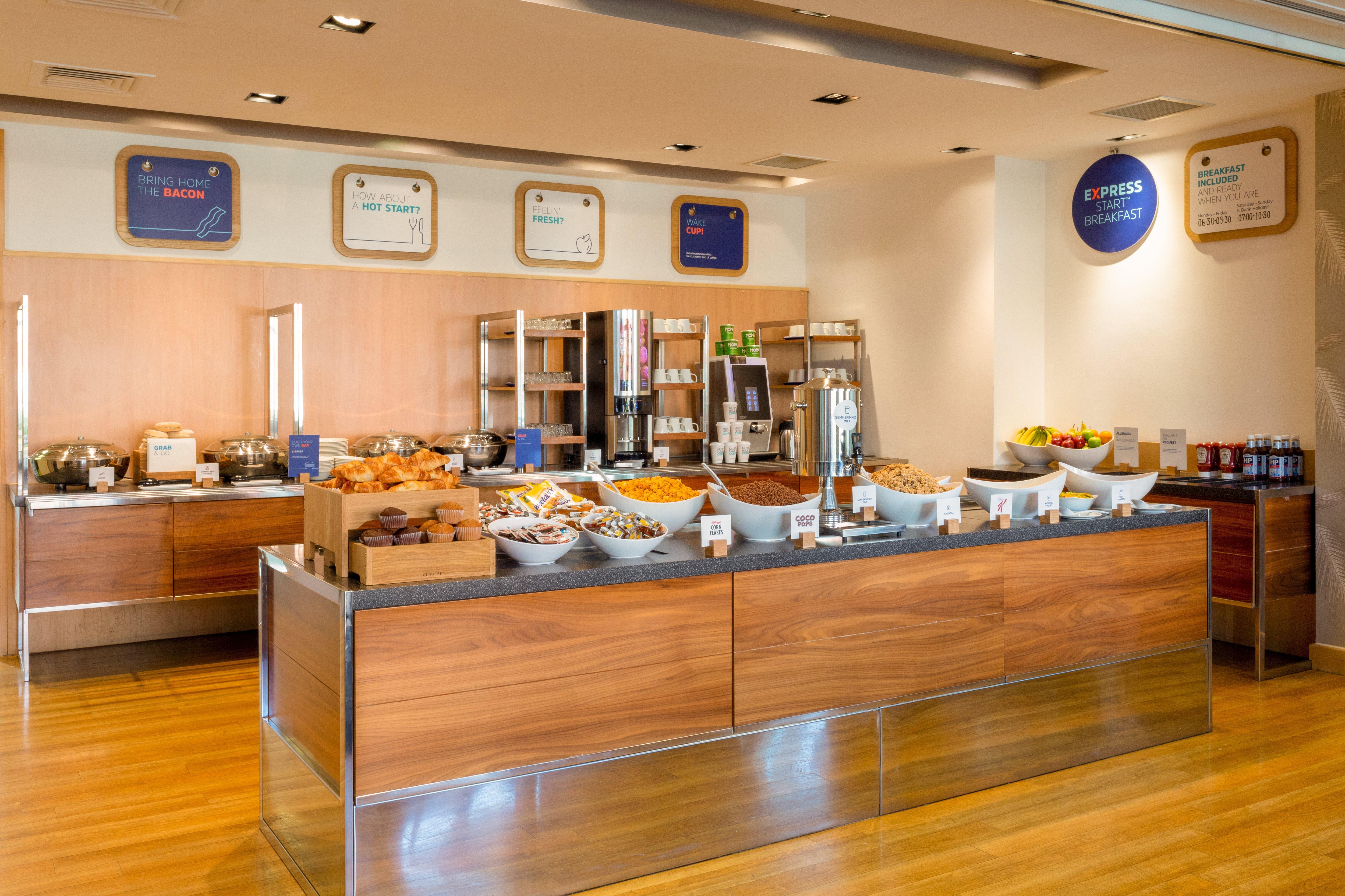 Holiday Inn Express Birmingham Redditch By Ihg Extérieur photo