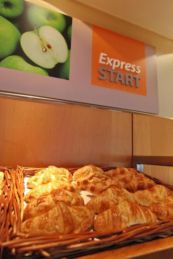 Holiday Inn Express Birmingham Redditch By Ihg Extérieur photo